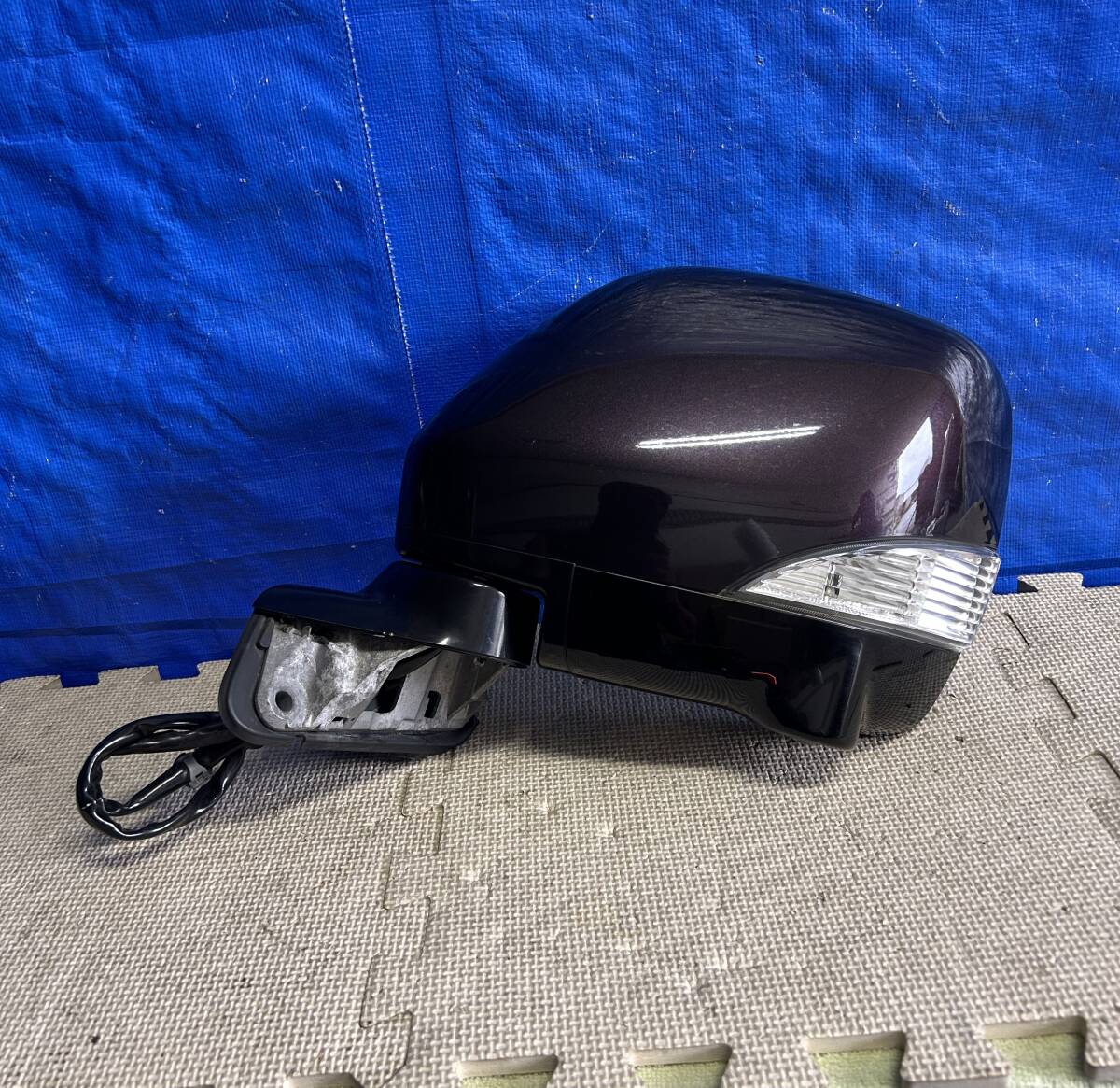 エルグランド TE52 E52 H22年 左ドアミラー カラーLAE カプラー1個13ピン 刻印 J1 カメラ付き拍卖