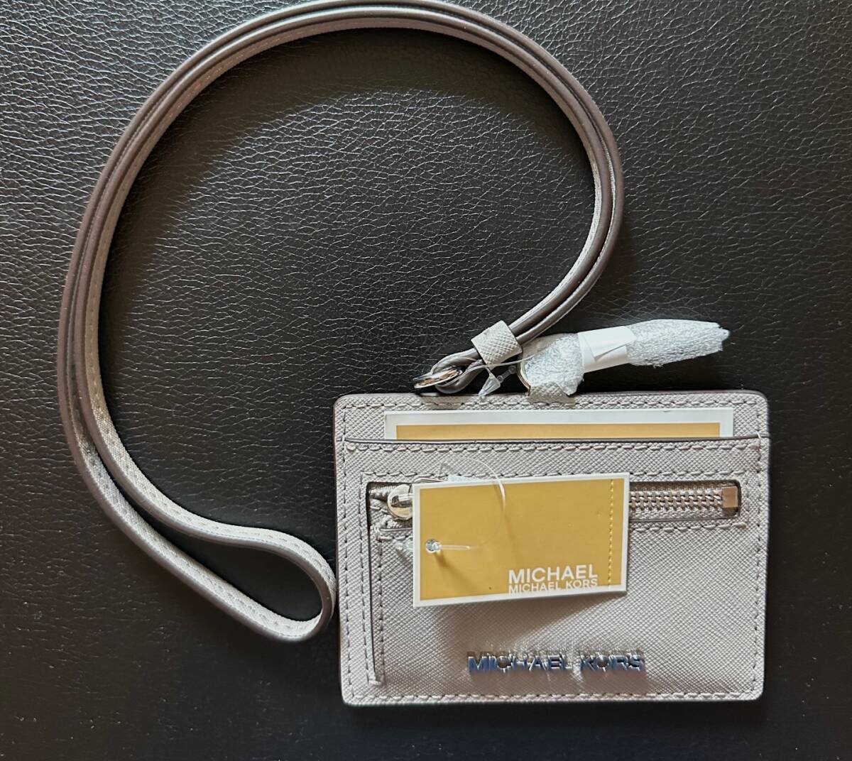 【新品・送料無料】MICHEAL KORS JET SET TRAVEL ID カードケース ランヤード パールグレー拍卖