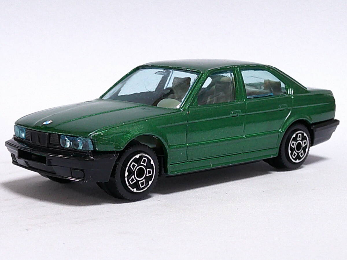 ブラーゴ 1/43 (緑) BMW 535 i <ルース> Bburago拍卖
