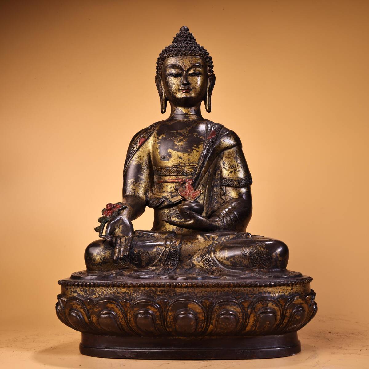 仏像 清 銅泥金 チベット仏教 【藥師佛】造像 仏教古美術 供養品 極細工 時代物 古置物 中国古美術 唐物 旧蔵 S76拍卖