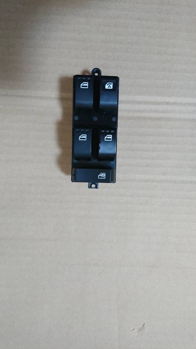 ダイハツ ムーヴ ムーブ LA100S LA110S パワーウインドウスイッチ 社外品 新品 84820-B2390拍卖