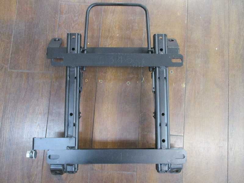 02-186908 レガシィ(BM/BR)用シートレール(運転席側) カワイ製作所 SU019R 岩槻拍卖