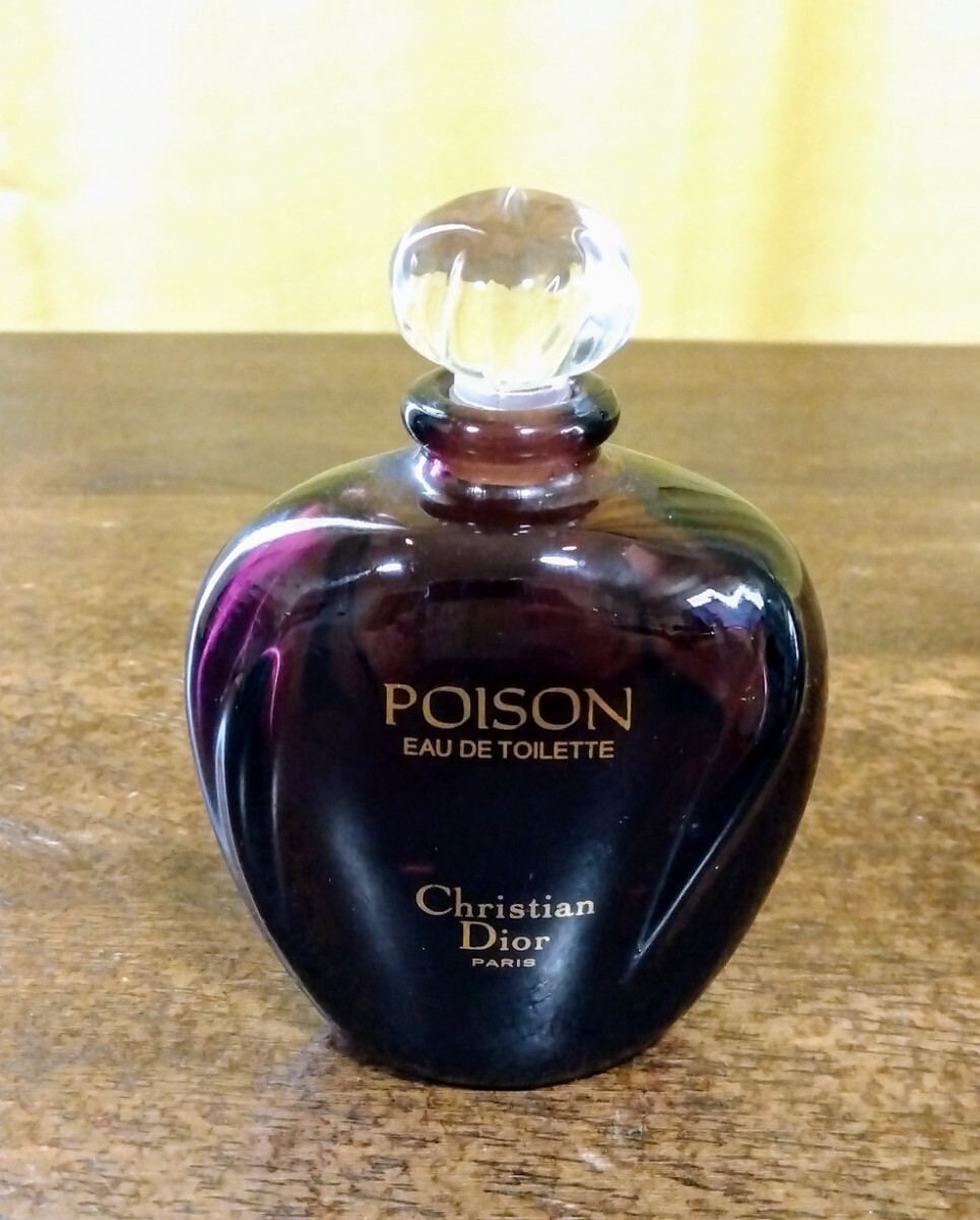 Christian Dior、POISON、オードトワレ、クリスチャンディオール香水50ml、フランス産、ボトルだけでも上品で素敵☆彡、きつすぎない香り拍卖
