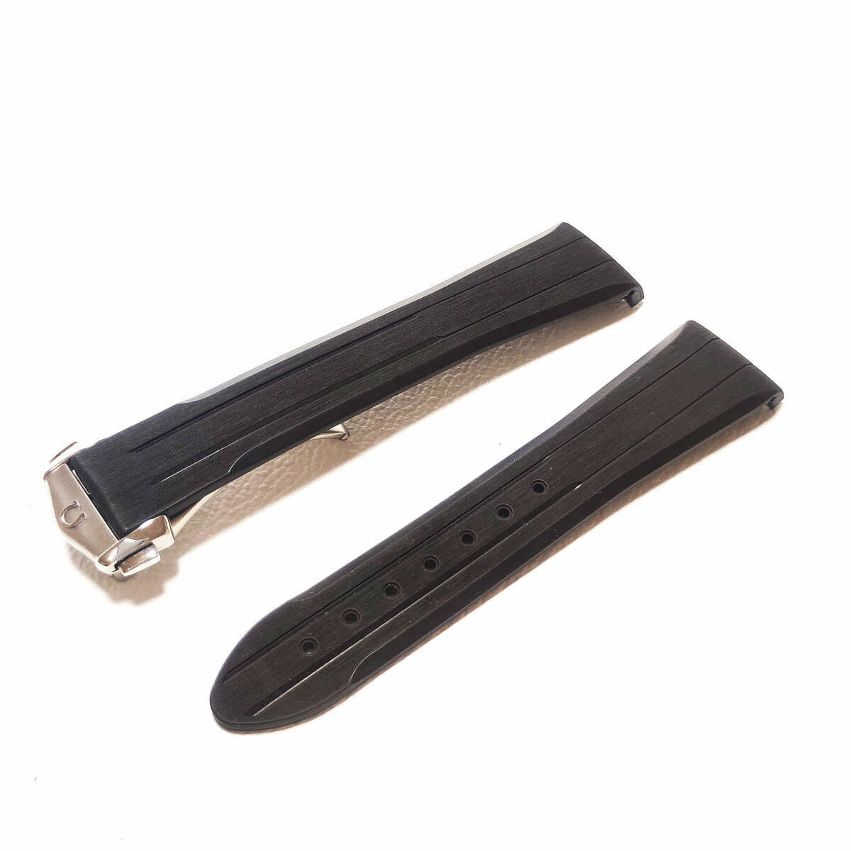 【送料無料】極美品 数回使用 オメガ OMEGA 純正ラバーベルト 純正Dバックル ラグ幅20mm 現行スピードマスター用 拍卖