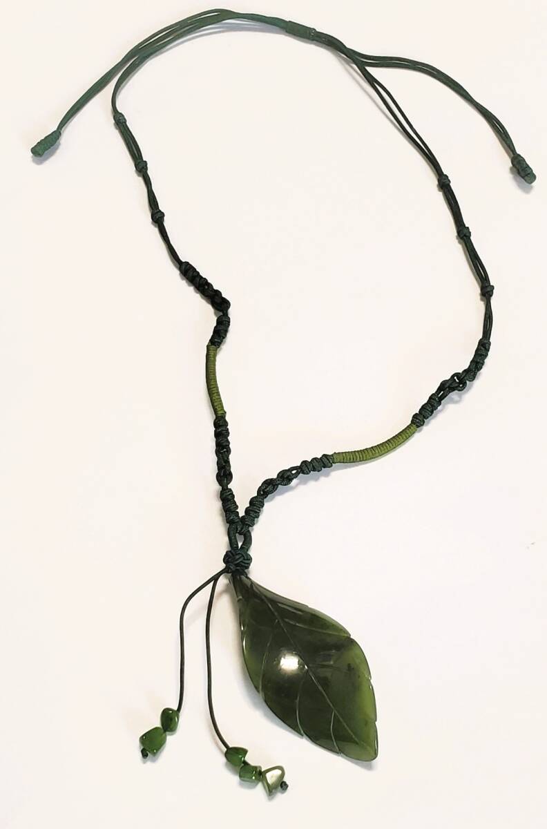 ゴージャス 天然石 緑石 彫刻 ペンダントトップ ネックレス レディース アクセサリー 50-72㎝ 26g 美品 拍卖