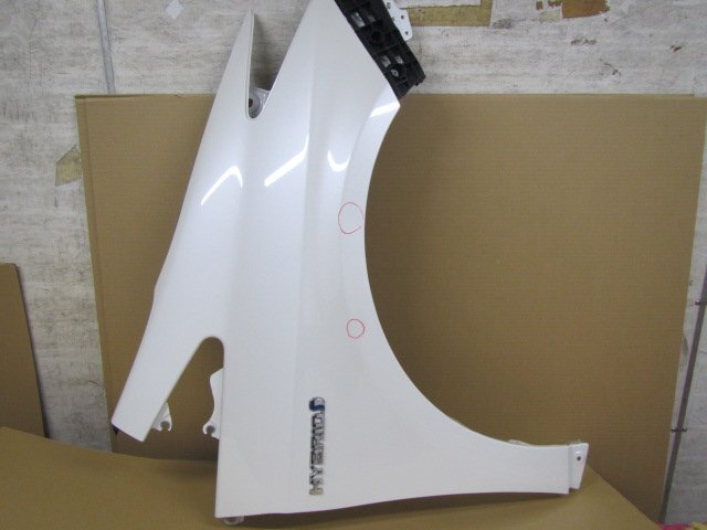 【個人宅配送不可】トヨタ プリウス ZVW30 H25年 右フェンダーパネル カラー/ホワイト 中古 ★212769拍卖