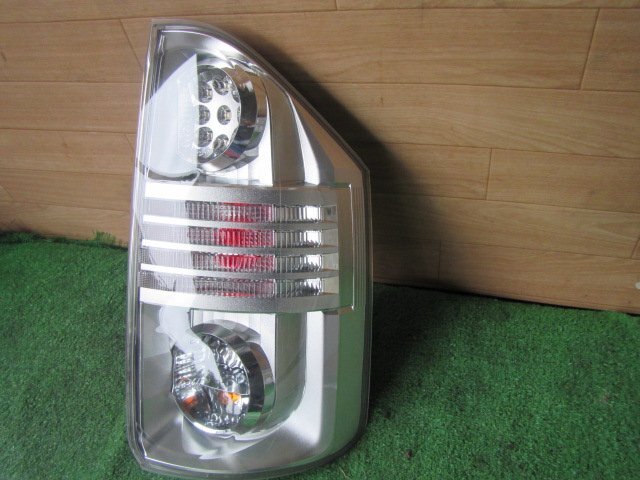 トヨタ ヴォクシー ZRR70W H22年式 ■右テールランプ ■イチコー 中古 ★213455拍卖