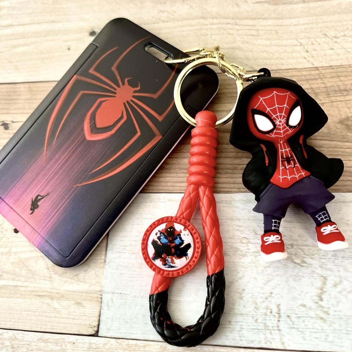 新品 IDカードホルダー カードケース 定期入れ 社員証 ストラップ キーホルダー 新品 スパイダーマン 赤 レッド マーベル ベア 黒 メンズ拍卖