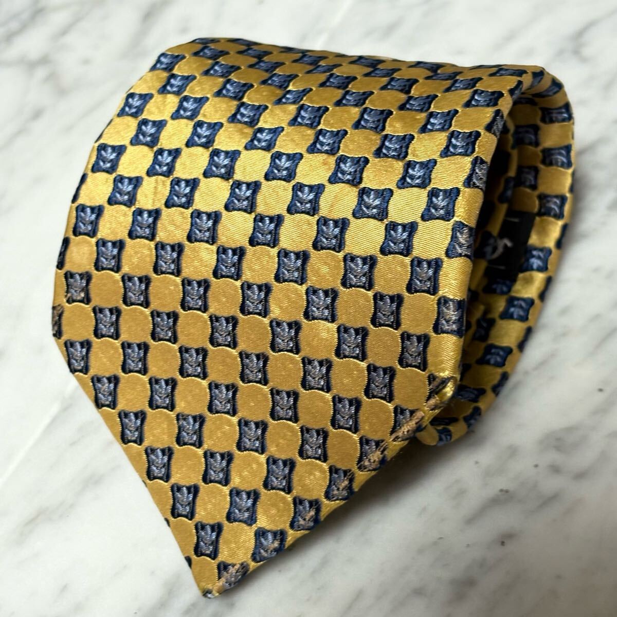 770円~ Ferragamo ネクタイ ゴールド ネイビー 光沢 パターン柄 (YW3)拍卖