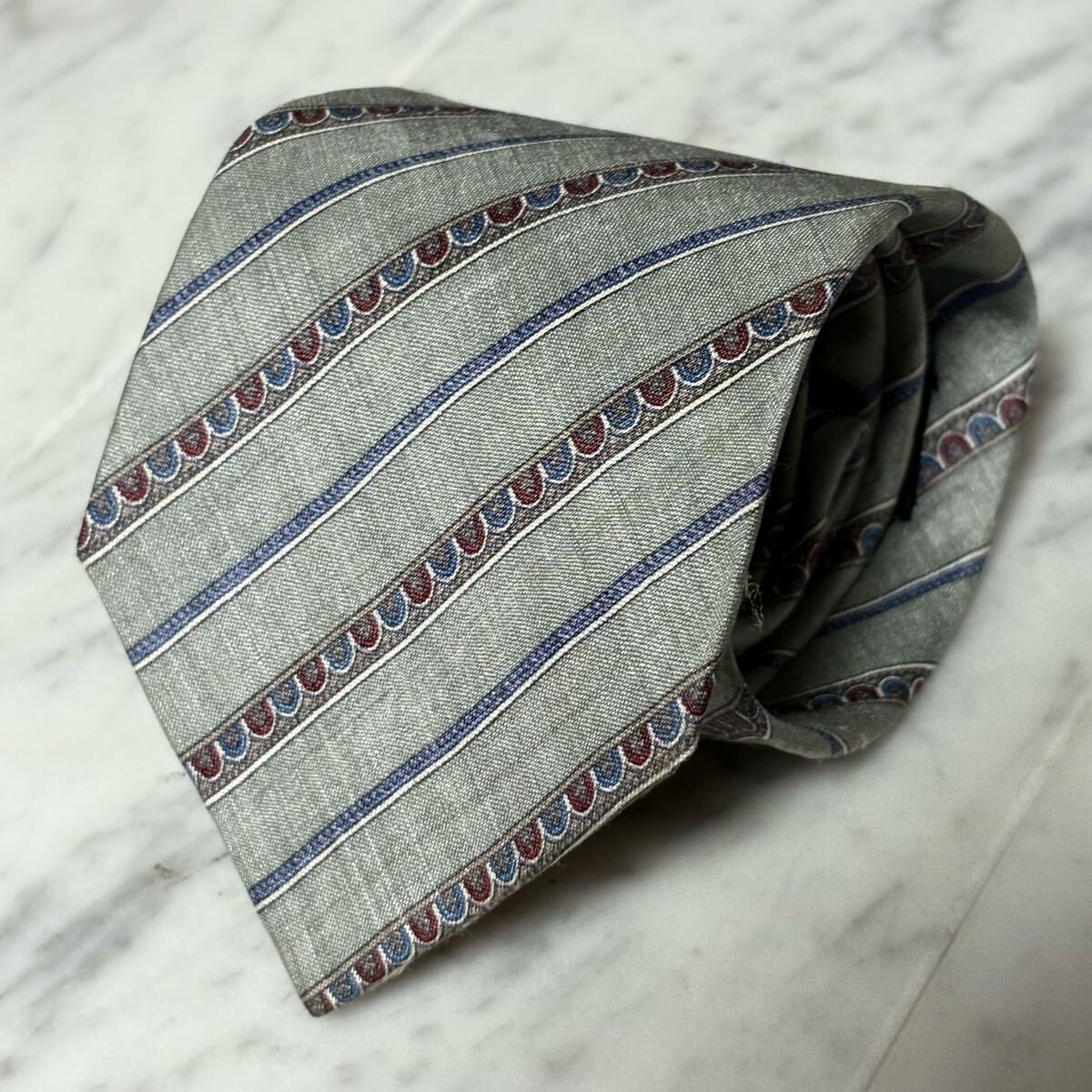 【美品】 999円~ Yves Saint Laurent ネクタイ ストライプ グレー ダメージ加工 (GB7)拍卖