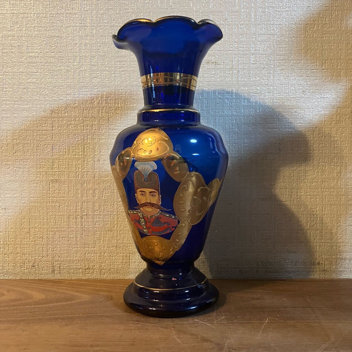 A 希少 肖像 コバルトブルー 花瓶 金彩 気泡 花器 小壺 青 ゴールド 拍卖