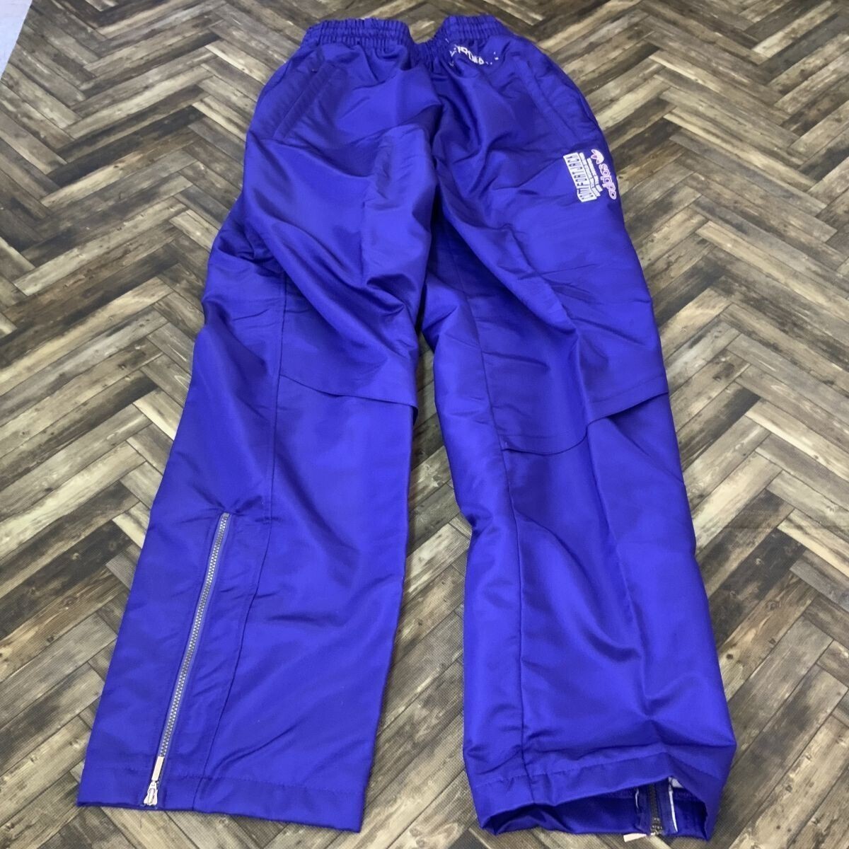 QS1577 デサント製 アディダス トレフォイル ナイロンパンツ パープル L拍卖