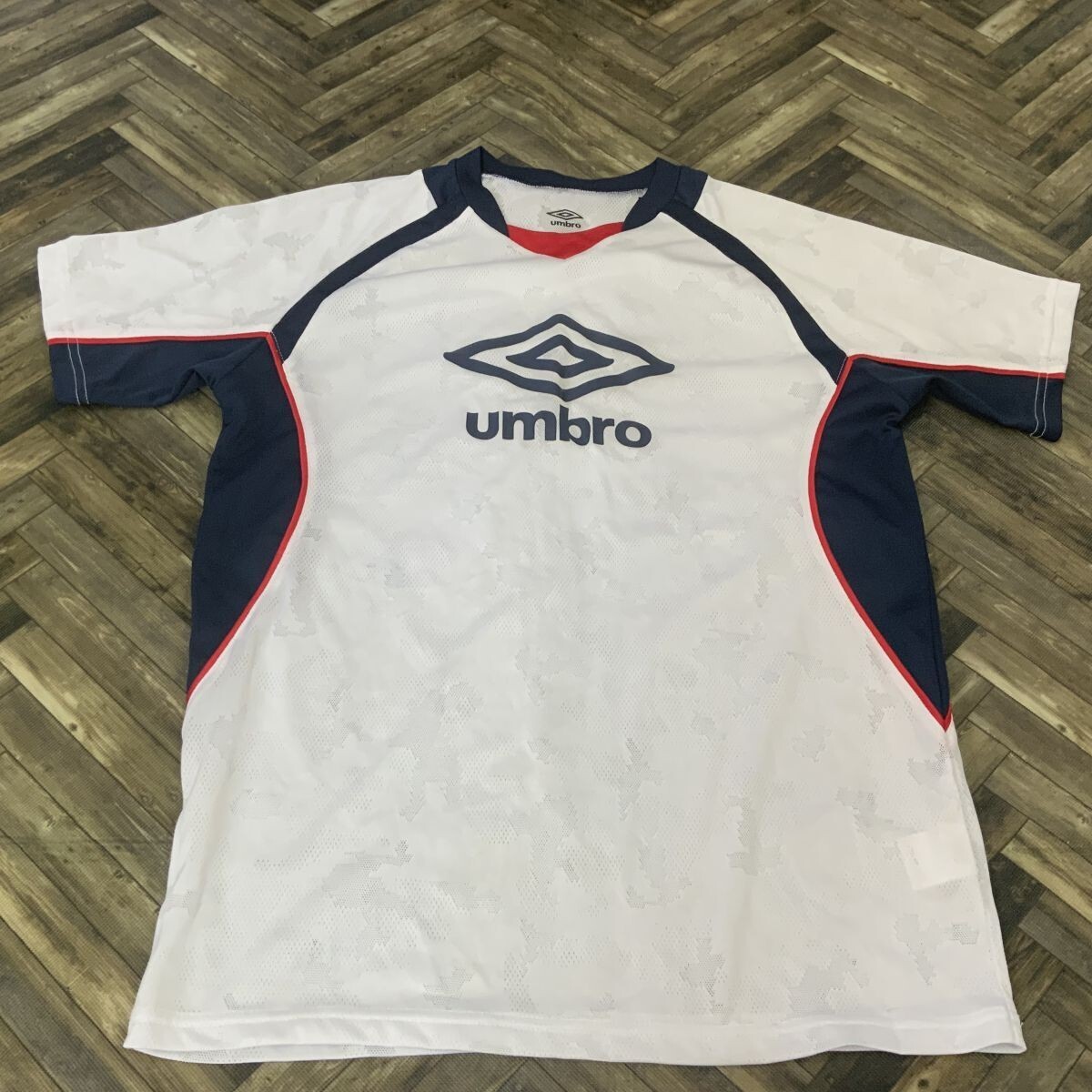 QS341 umbro アンブロ 半袖Tシャツ スポーツウェア ビッグロゴ ホワイト メンズM拍卖