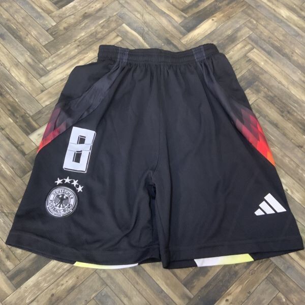 QS37 adidas アディダス ハーフパンツ スポーツウェア ブラック メンズS サッカー拍卖