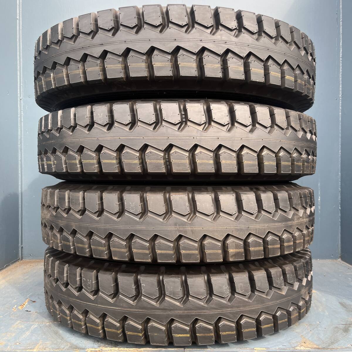 新品★ 狙い目★ 10.00R20 14pr ブリヂストン L333 チューブタイプ 4本セット ラジアル拍卖