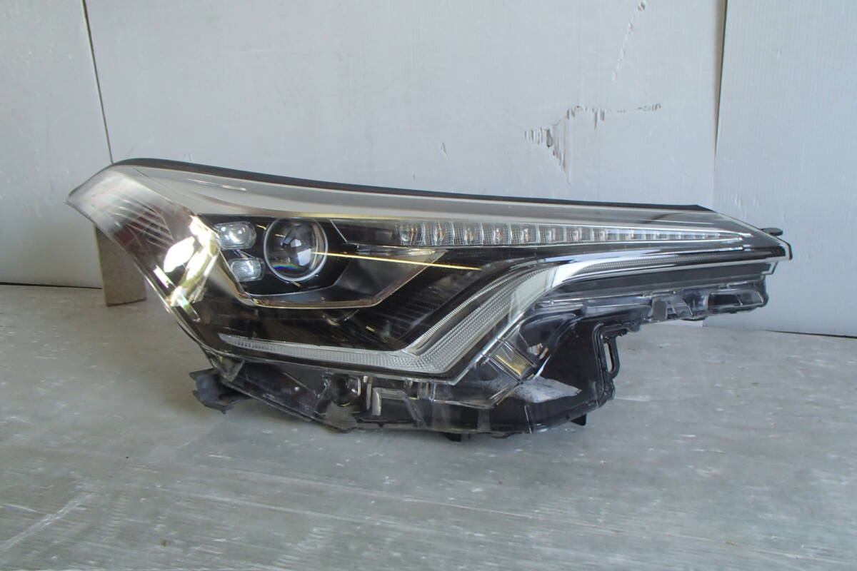 ZYX10/NGX50/NGX10 C-HR CHR 前期 純正 右ヘッドライト ランプ LED 10-101 81145-10891【25-724】 拍卖