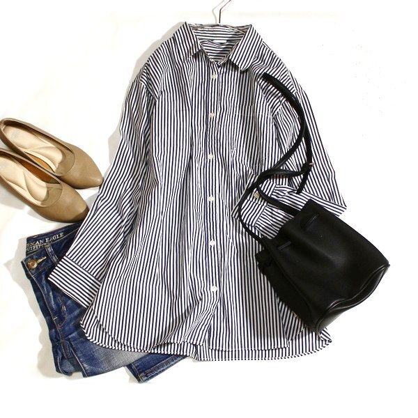 美品 アーバンリサーチ ドアーズ Doors ゆったり可愛い ストライプ柄の コットン シャツ M 春 夏 25D06拍卖