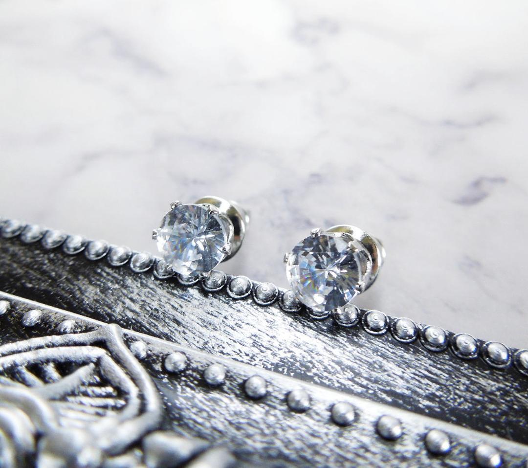 CZ スタッドピアス 両耳用 クリアストーン 王冠6爪 王冠 シルバーカラー 6爪 シンプル スタッド ペアピアス拍卖