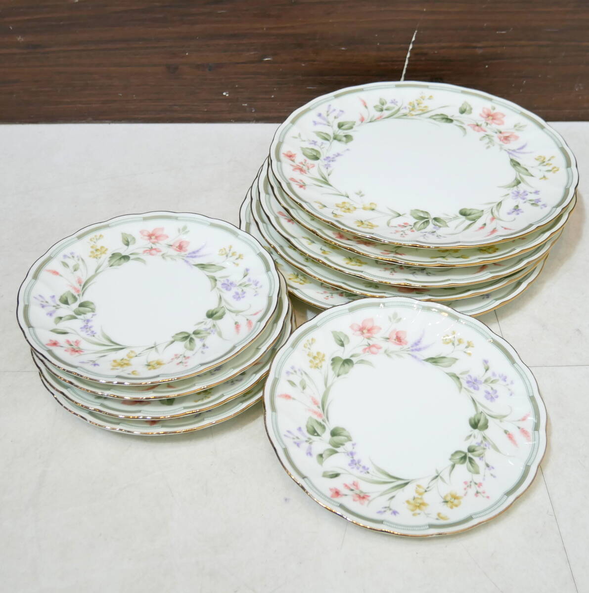 ▲(R706-H165) EXCEED Bone China ダイヤモンド コレクション プレート 大皿×5客 小皿×5客 フレア 花柄 金縁 ディナー デザート 洋食器拍卖