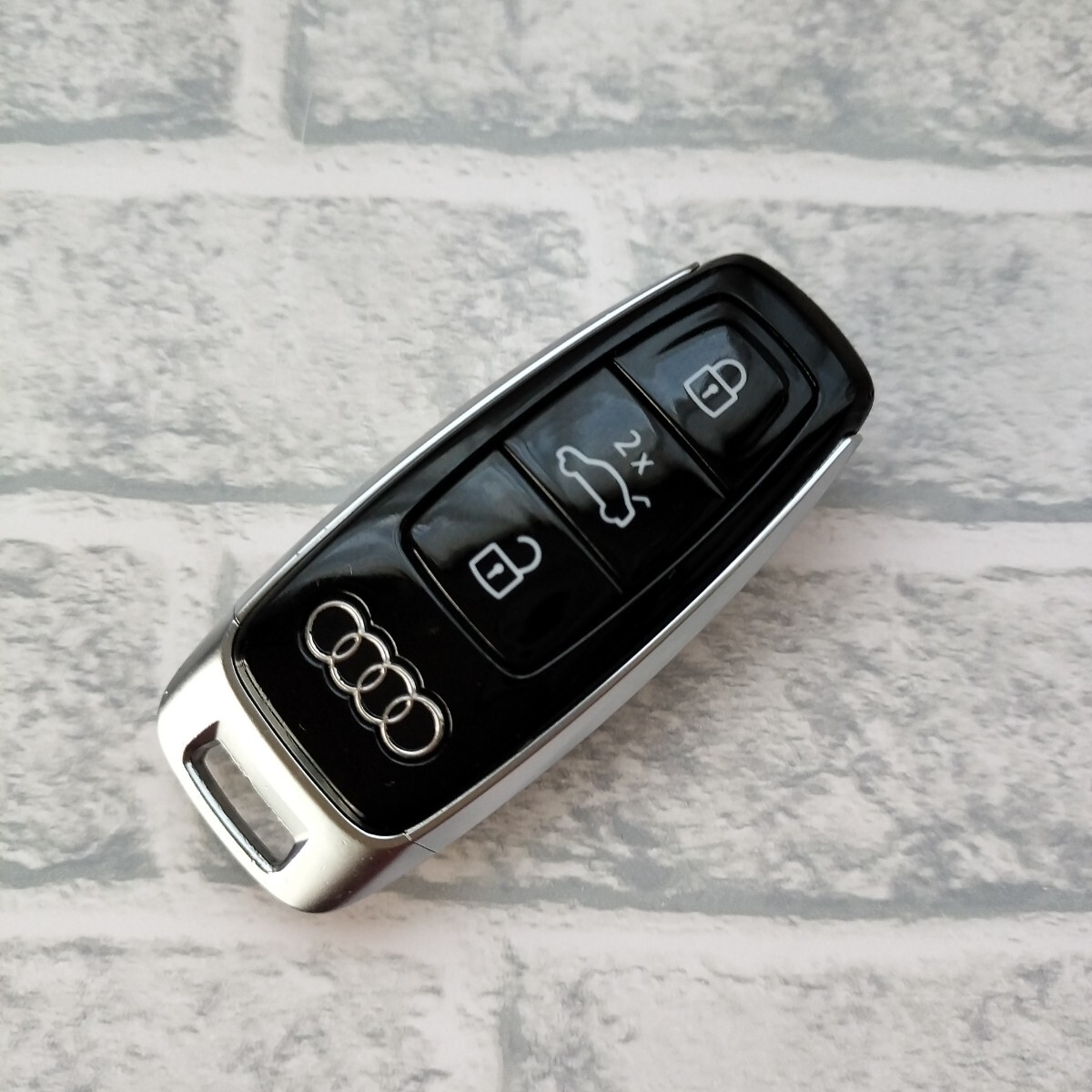 ☆送料無料/現行 A5モデル/アウディ 純正/3ボタン/スマートキー/キーレス☆B2505-1拍卖