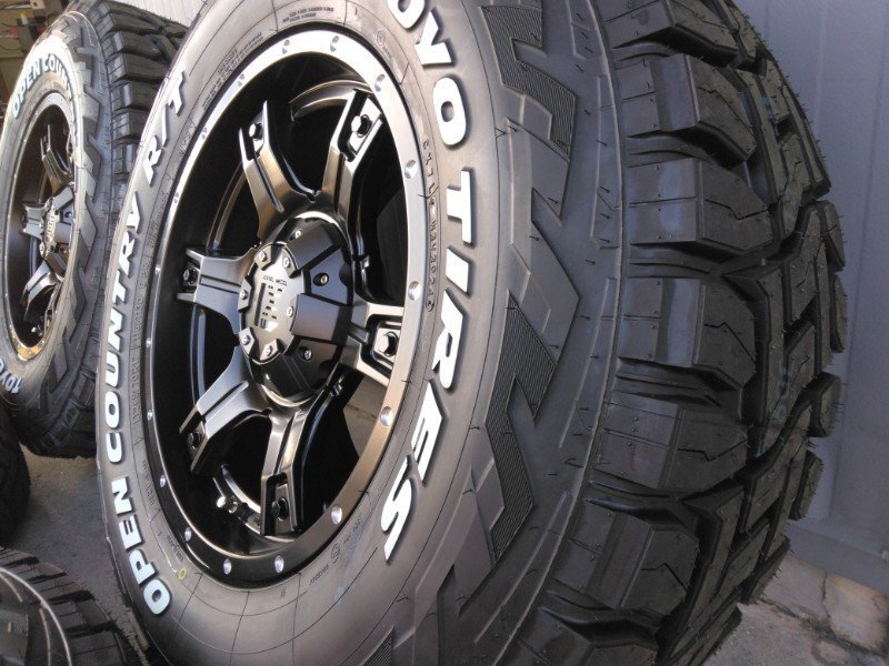 廃盤 新品/4本 150プラド ランドクルーザー プラド タイヤホイールセット トーヨー オープンカントリー RT 265/70R17 17インチ OutLaw拍卖