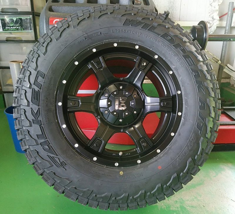 廃盤特価 新品4本 サーフ FJクルーザー プラド ハイラックス タイヤホイール FALKEN WILDPEAK A/T3W 265/65R17 265/70R17 17インチ OutLaw拍卖