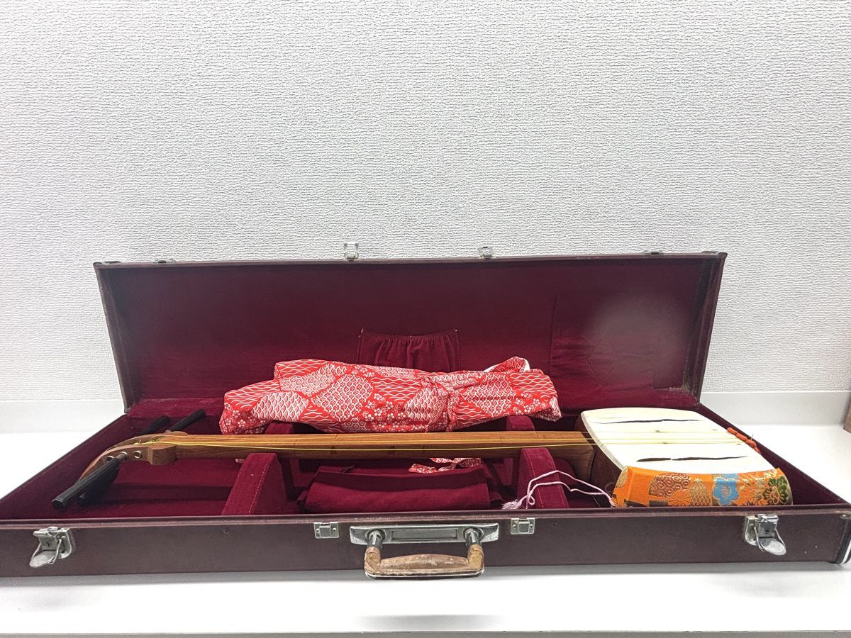 現状品 三味線 片面破れ ハードケース付き ジャンク拍卖