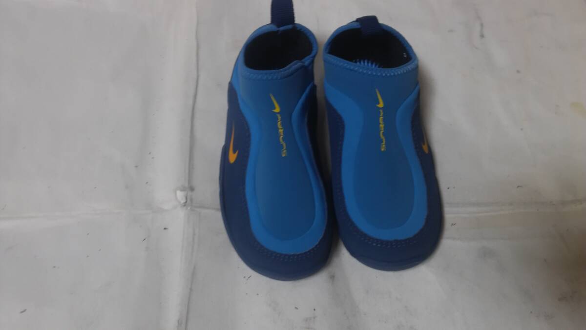 ◆再々値下ナイキ(NIKE)Play キッズウオーキングランニングスニーカーシューズ9(15cm)拍卖