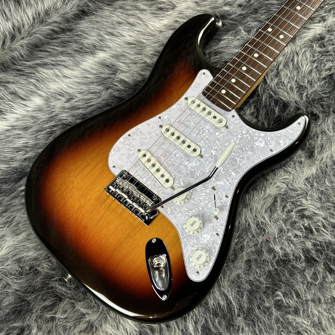 Fender 2021 Collection Made in Japan Hybrid II Stratocaster Metallic 3-Color Sunburst拍卖
