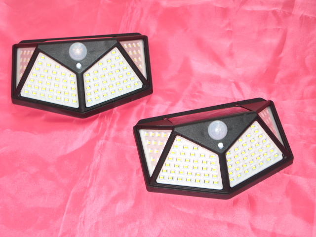 ☆高輝度100LED 4面発光 屋外ソーラーライト 2点 ★センサーライト/人感センサーライト 電気代不要・防水・広い照明範囲・防犯拍卖