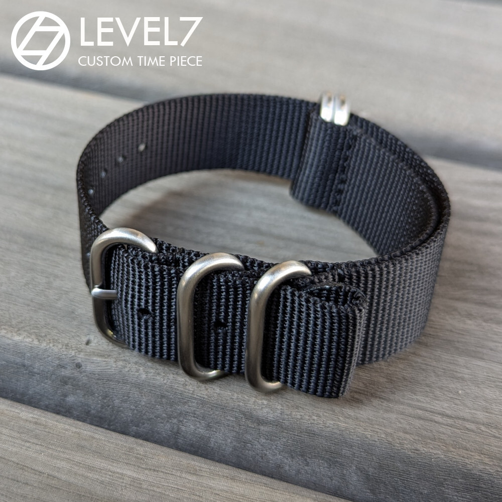 【ラグ幅:22mm】ZULU ナイロンベルト/ストラップ ブラック プレミアムナイロン使用 全長約280mm ブラッシュ シルバーリング LEVEL7拍卖