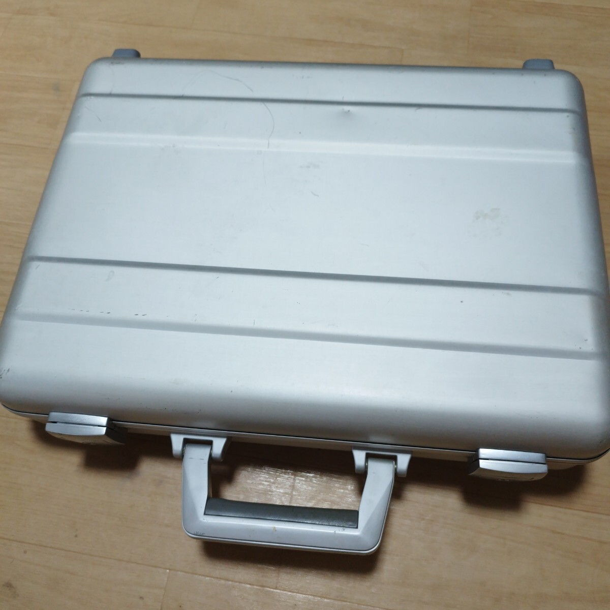 鍵付き アタッシュケース ハードケース アルミ?拍卖