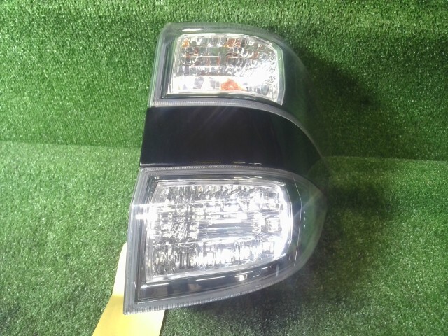 ヴェルファイア DBA-ANH20W 右テールランプ 202 58-29 81551-58090拍卖