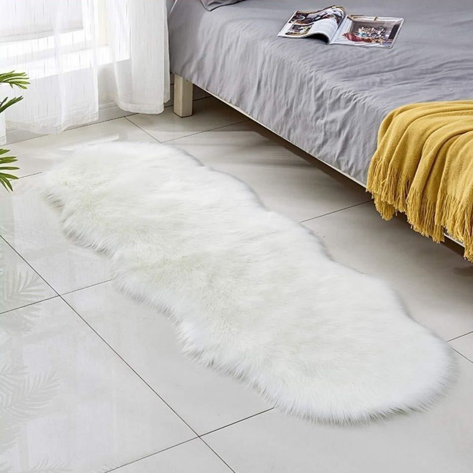 ラグマット カーペット 白 ホワイト 60cm × 180cm ふわふわ おしゃれ 可愛い 北欧 滑り止め付き 洗える 70mm フェイクムートンラグ拍卖