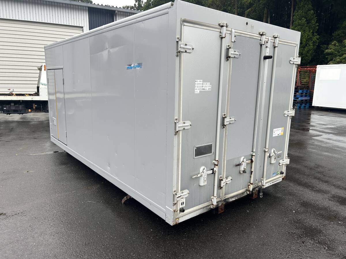 原25-0612 3ドア 明かり窓付き カギ付き コンテナ拍卖