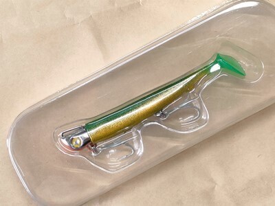 ルアー BlueBlue ブルーブルー ジョルティミニ 黄目8g銀橙ヘッド + 緑金 1口サイズの最軽量タイプ 浅瀬をゆっくり引ける シーバス拍卖