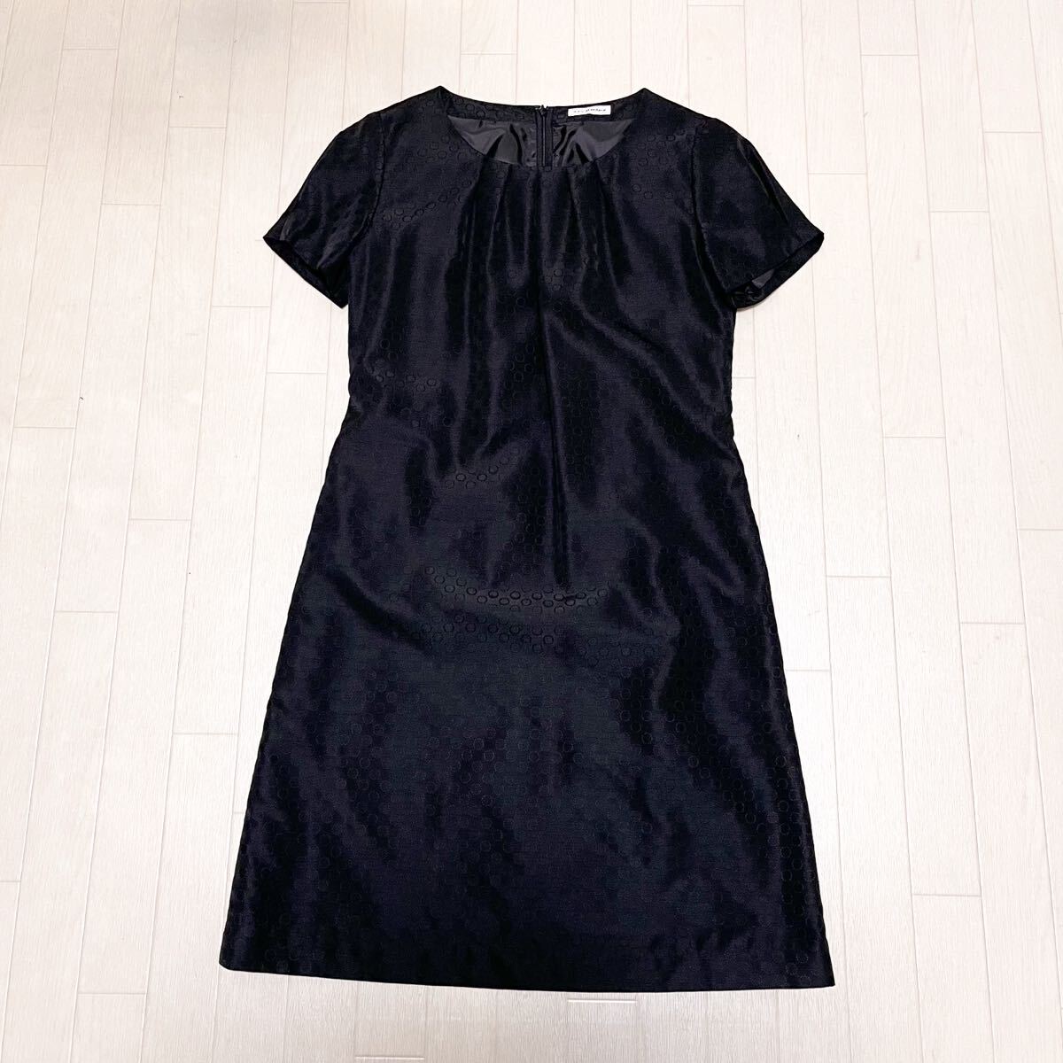 和752★ a.v.v standard アーヴェヴェ 半袖 ロングワンピース 総柄 ボートネック 38 ブラック レディース拍卖