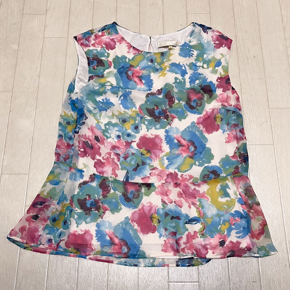 和762★ 自由区 ノースリーブ ブラウス 総柄 カジュアル ボートネック 40 ホワイト ブルー ピンク レディース拍卖