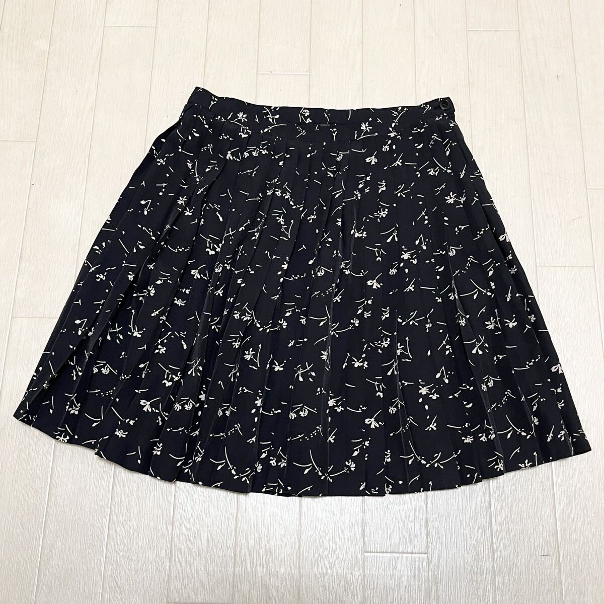 和762★ フランス製 agnes b. LOLITA アニエスベー ロリータ ミニスカート フレアスカート プリーツ 総柄 M ブラック レディース拍卖