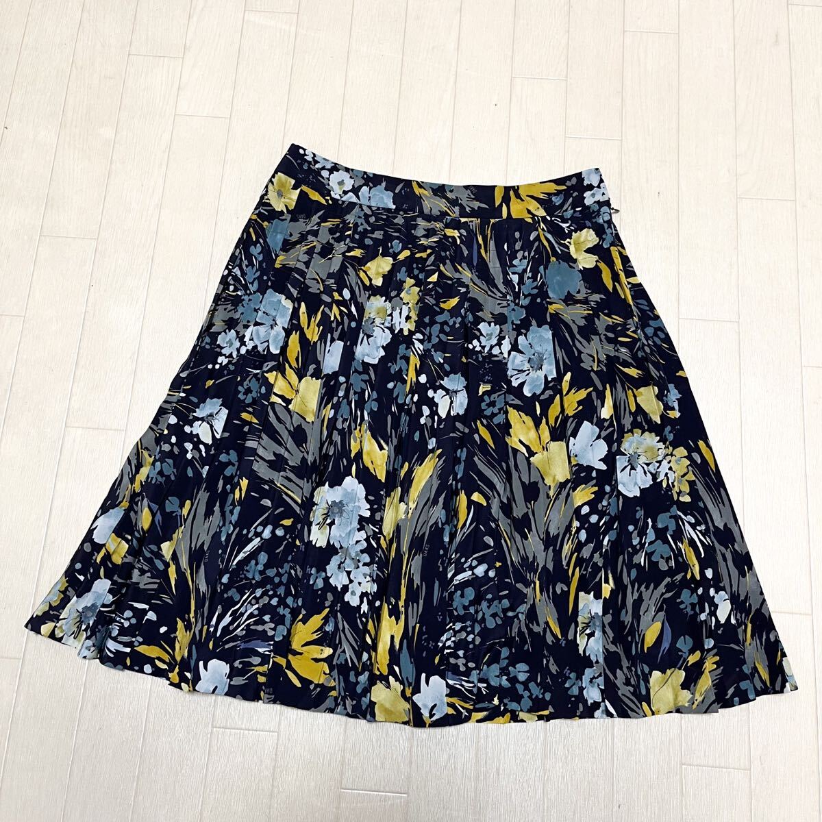 和762★ DAKS LONDON ダックス 花柄 フレアスカート プリーツスカート 膝丈ほど 40 ネイビー レディース拍卖