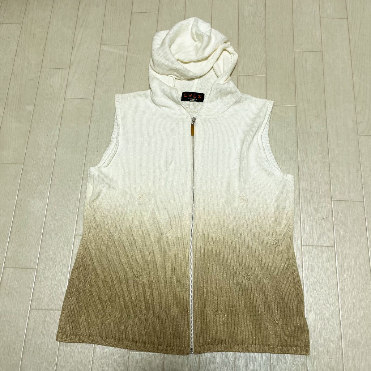 和764★ EVEX by KRIZIA エヴェックス クリツィア 薄手ニット ノースリーブ パーカー フーディ キラキラ グラデーション 40 レディース拍卖