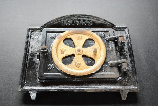 古い鉄蓋 未使用品 検索用語→B10内昭和レトロ古道具アンティークヴィンテージ古鉄石炭ストーブ達磨ストーブ風呂釜釜土拍卖