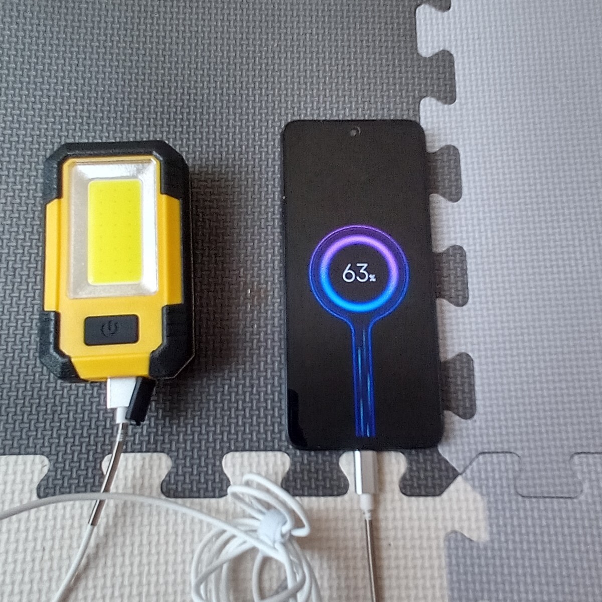 モババになる!30W懐中電灯 充電器スタンドフック磁石付き拍卖