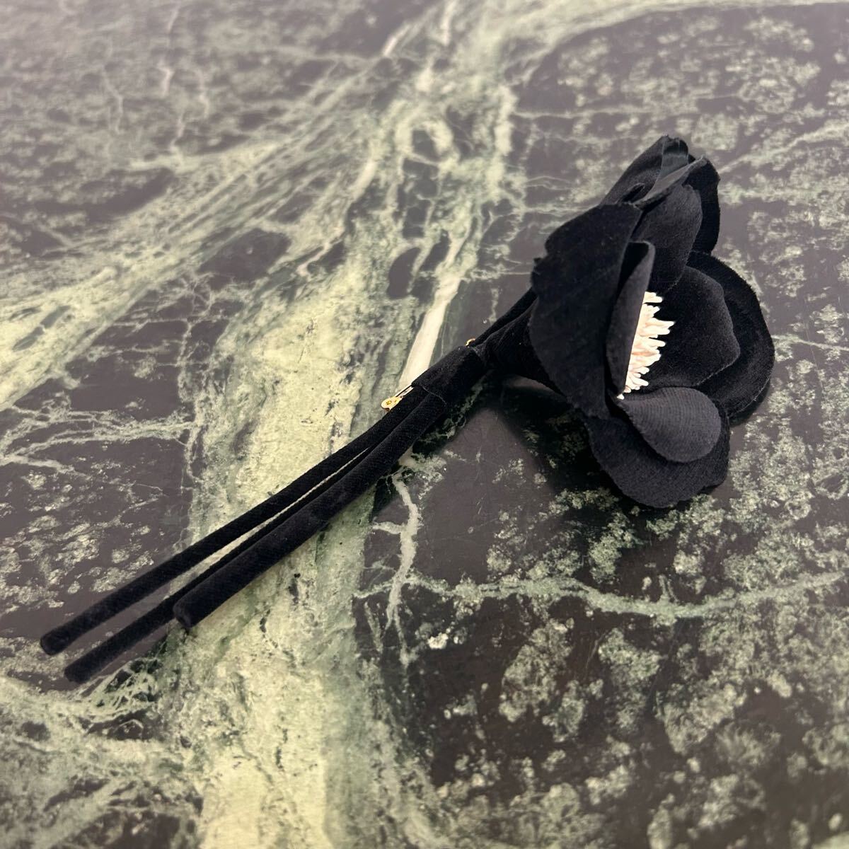 【新品】ベロア調ブローチ★花 黒 レトロモダン ブラック アクセサリー 洋装 和装 クラシカル ゴスロリ拍卖