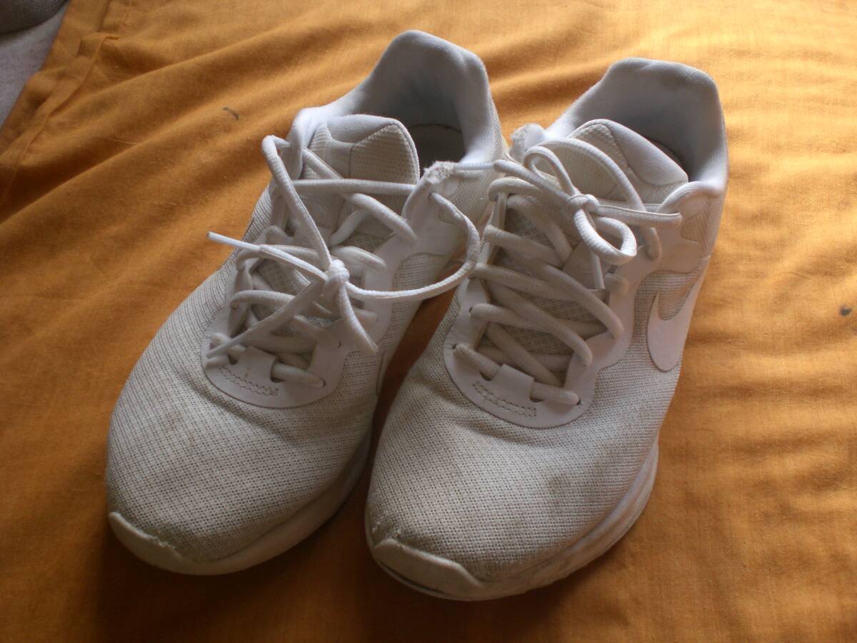 10928 靴 くつ 白 通学靴 NIKE ナイキ 26.0拍卖
