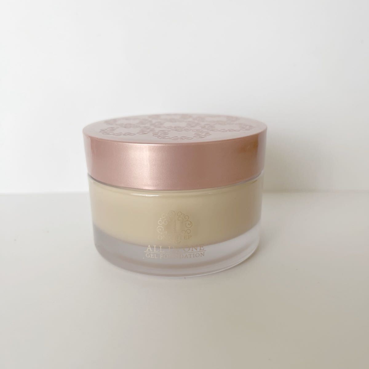 オールインワンゲルファンデ 50g ナチュラルベージュカラー スキンケアとメイクが一瞬で完了! 定価2728円拍卖