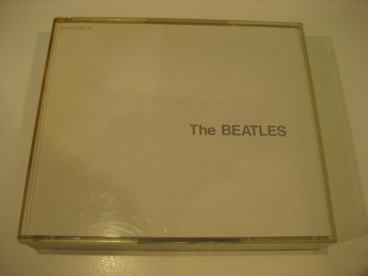 ●CD2枚組。国内盤、日本語解説あり、THE BEATLES 「White Album」1968作品、1988盤、東芝EMI拍卖