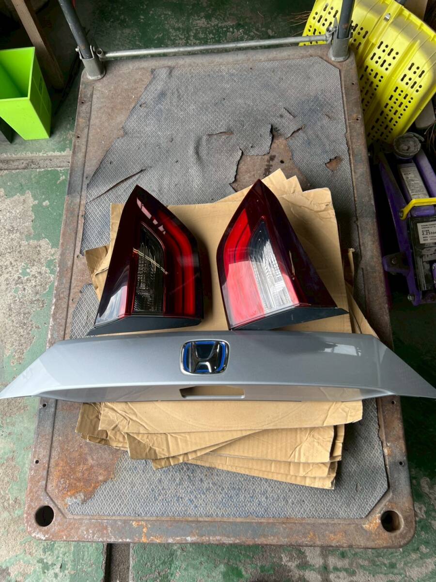 Y1283 ホンダ フィット gr テールライト左右 リアガーニッシュ セット拍卖