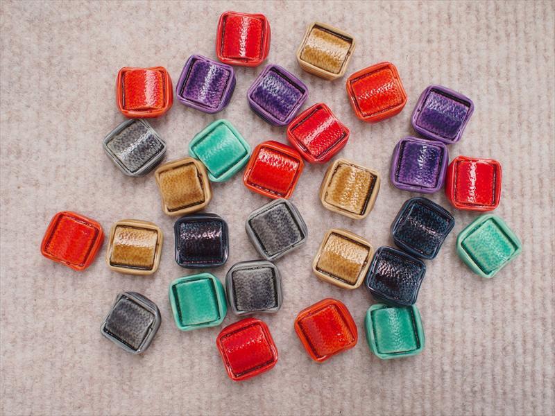 レトロビンテージ手芸雑貨・ボタン*レザー風・7色・21×22㎜・29個セット☆ハンドメイド装飾パーツ材料拍卖