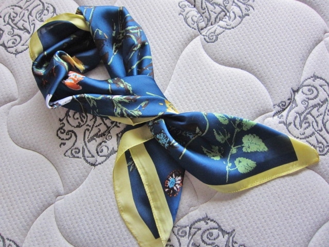 綺麗め スカーフ ストール 縦横 約68cm 正方形 お花模様 上品 レア 特 得拍卖